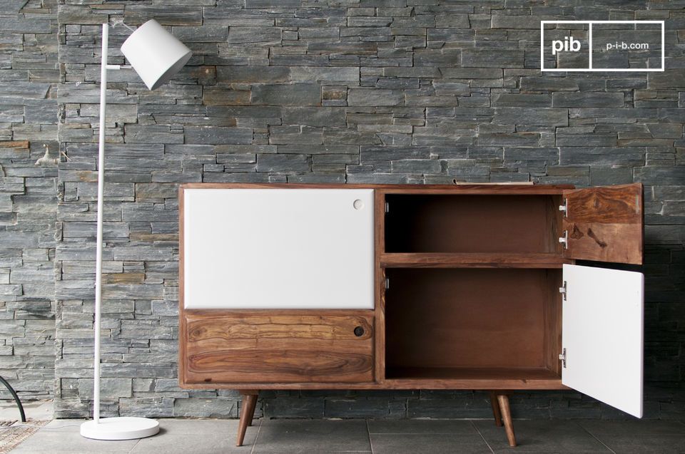 Een houten dressoir met rechte lijnen en ronde hoeken