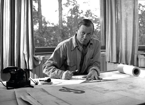 Alvar Aalto behind his desk