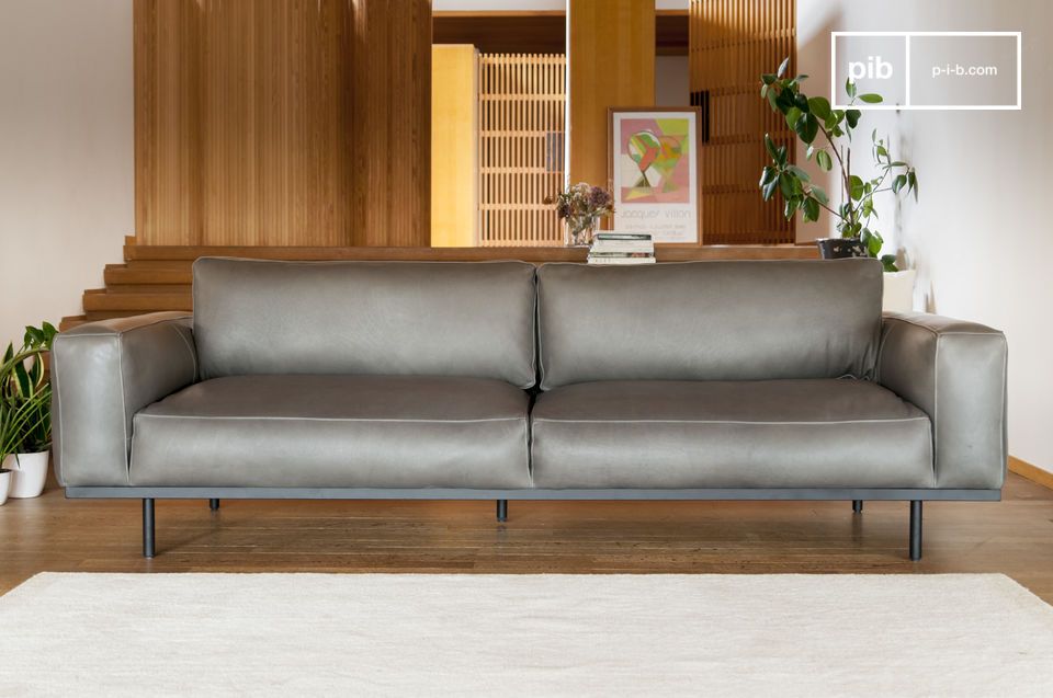 Sofa in een royale maat en stijl uit de jaren '60.