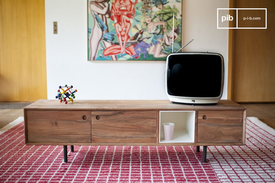 Een mooi vormgegeven TV-meubel in acaciahout.