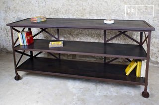 Detroit sidetable