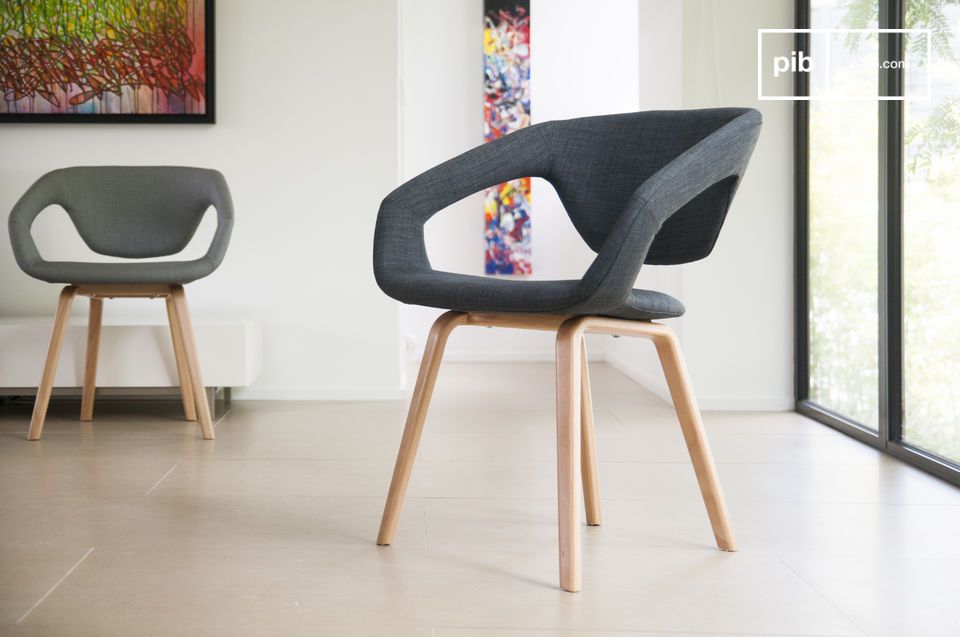 Elegante grijze stoel in Noorse stijl.
