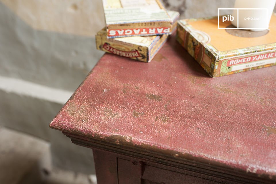 Een kleurrijke garderobe die rood en roze prachtig combineert.