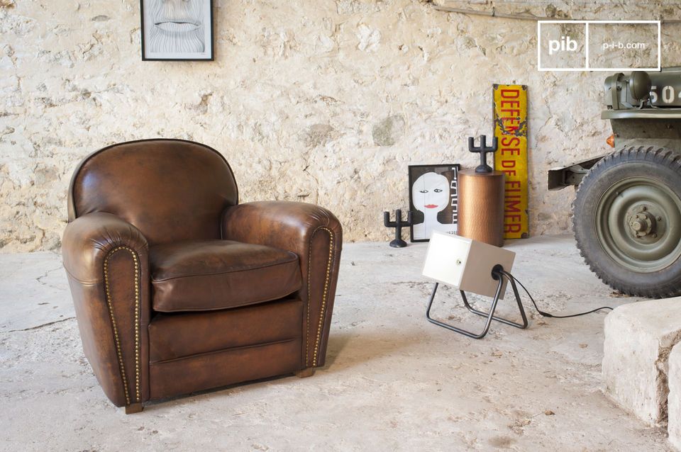 Een ronde fauteuil met een royale stoffering voor een gegarandeerd comfort.