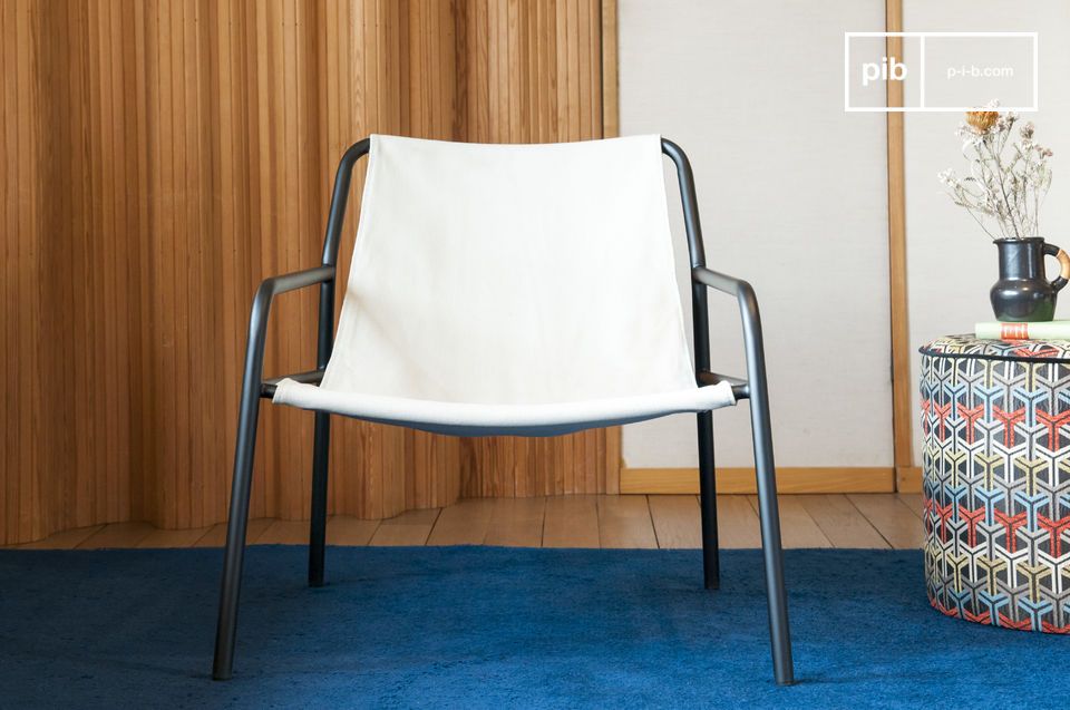 De geometrie van de stoel geeft hem een luchtige uitstraling.