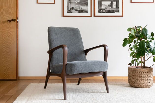 Fauteuil van donker massief essen met grijze stof Eon