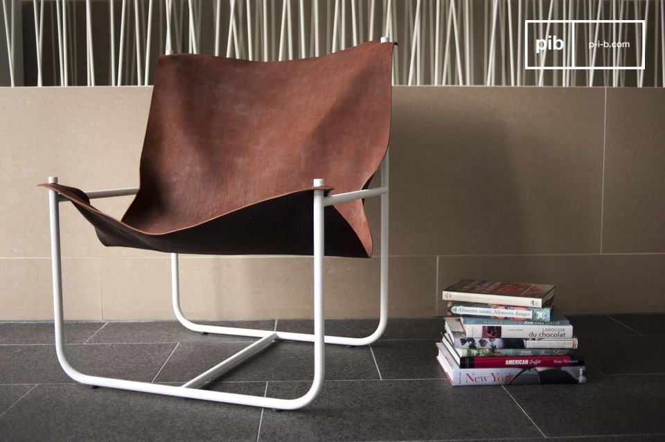 Prachtige leren fauteuil met Scandinavisch design.