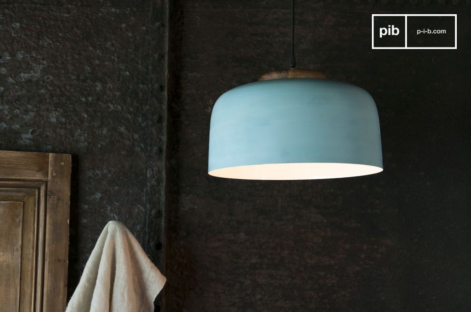 Prachtige blauwe hanglamp met Scandinavische accenten.