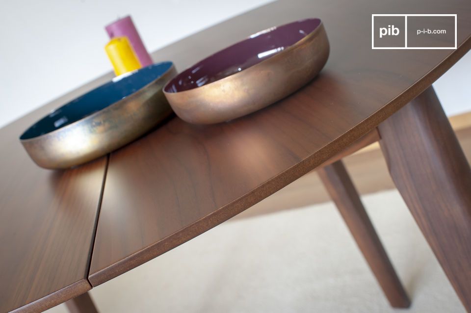 De kwaliteit van de materialen en de afwerking van deze tafel maken er een meubelstuk van dat lang meegaat.