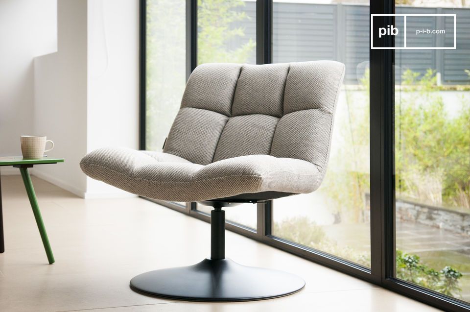 Een comfortabele fauteuil in de stijl van de jaren '60.