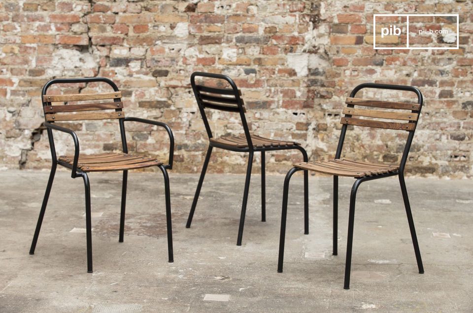 Plaats deze stoel aan het einde van de eettafel om een industrieel vintage karakter toe te voegen