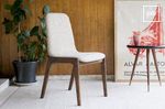 Oude collectie retro eetkamerstoelen in scandinavische stijl