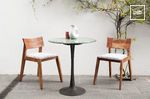 Oude collectie scandinavische eettafels