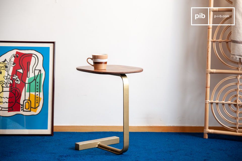 Een tafel met een originele look die doet denken aan 20e eeuws design