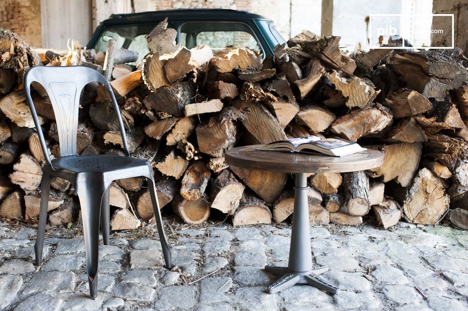 De hoogte van de tafel is in hoogte verstelbaar, zodat deze zich aanpast aan het interieur.