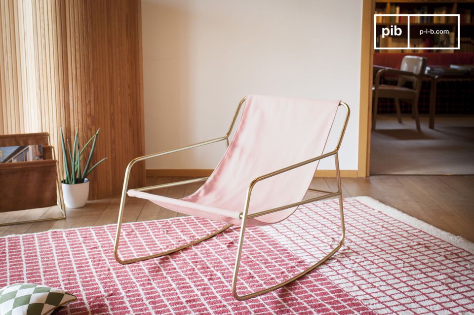 De elegantie van een Scandinavische schommelstoel met gemengde inspiraties