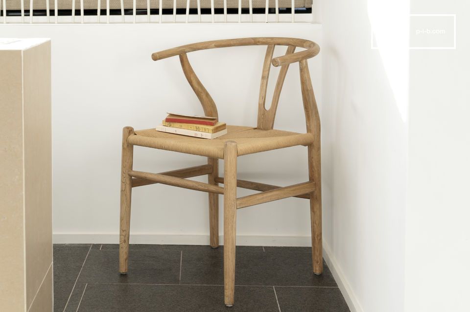Licht hout en heldere lijnen voor een stoel in Scandinavische stijl