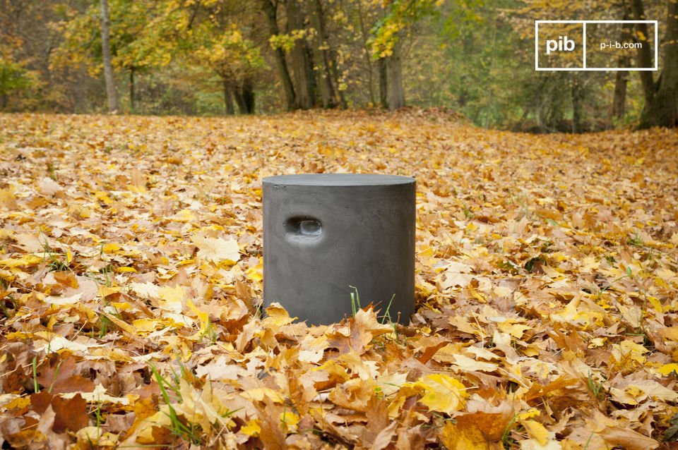 Nodig deze minimalistische schoonheidsverhogende stoel uit in uw huis.