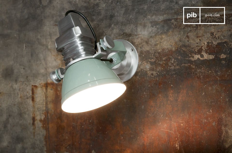 Industriële wandlamp in pastelgroen design.