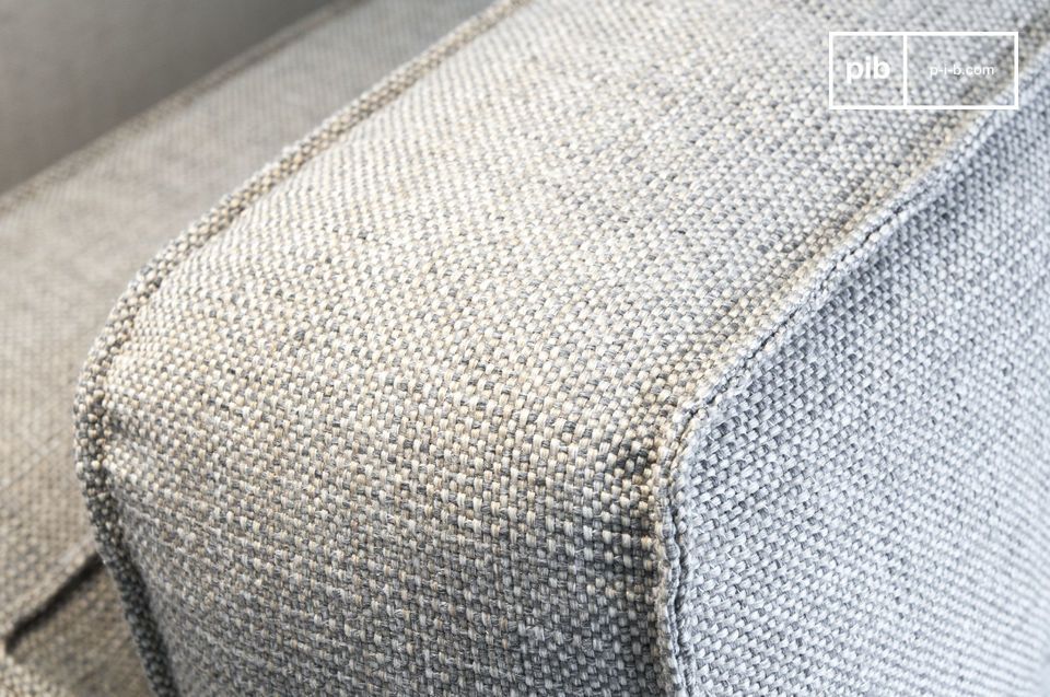 De mooie grijze gevlekte stof maakt het gemakkelijk te combineren.