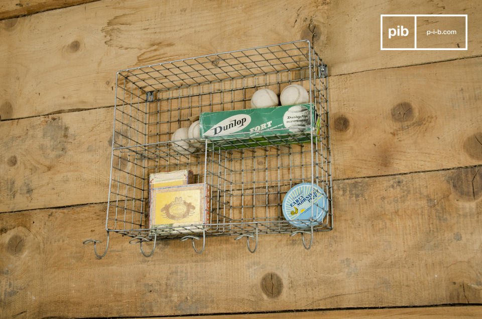 Dit metalen wandrek past in elke kamer van je huis terwijl het een tijdloze retro industriële touch