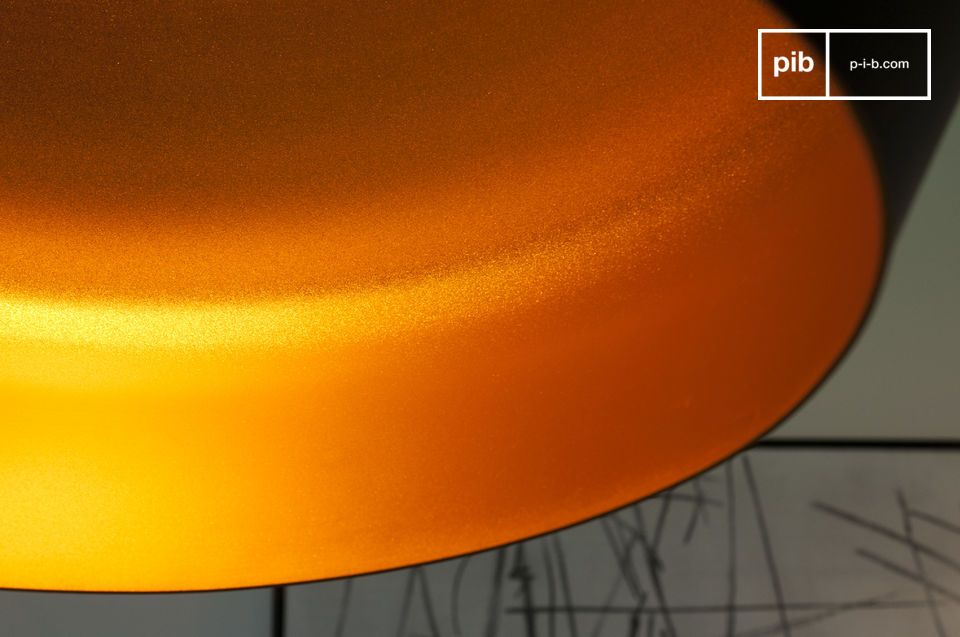 Subliem interieur van de ophanging van een metallic oranje met een gouden effect.